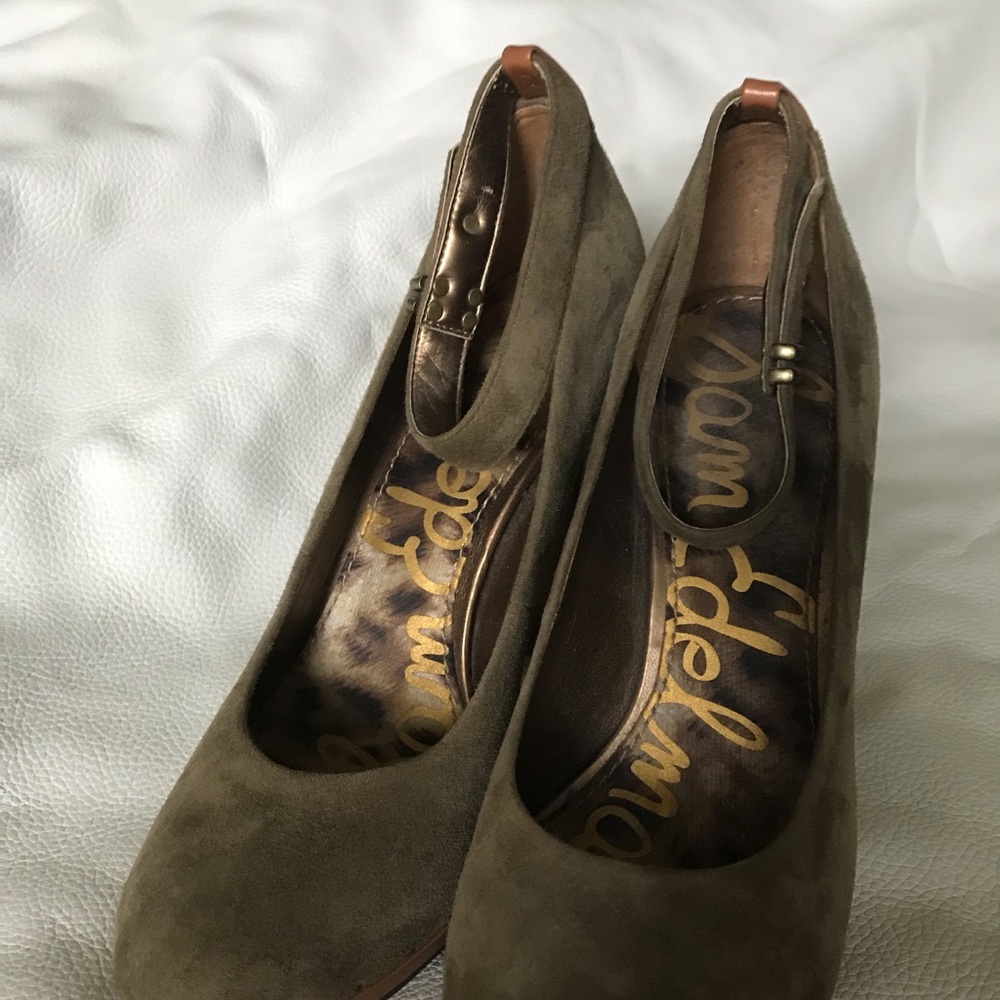 Shoes - Picture 2 of 6